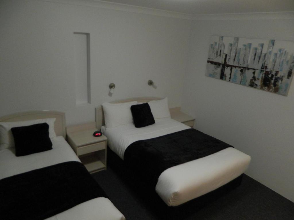 Alabaster Motor Inn Тарий Стая снимка