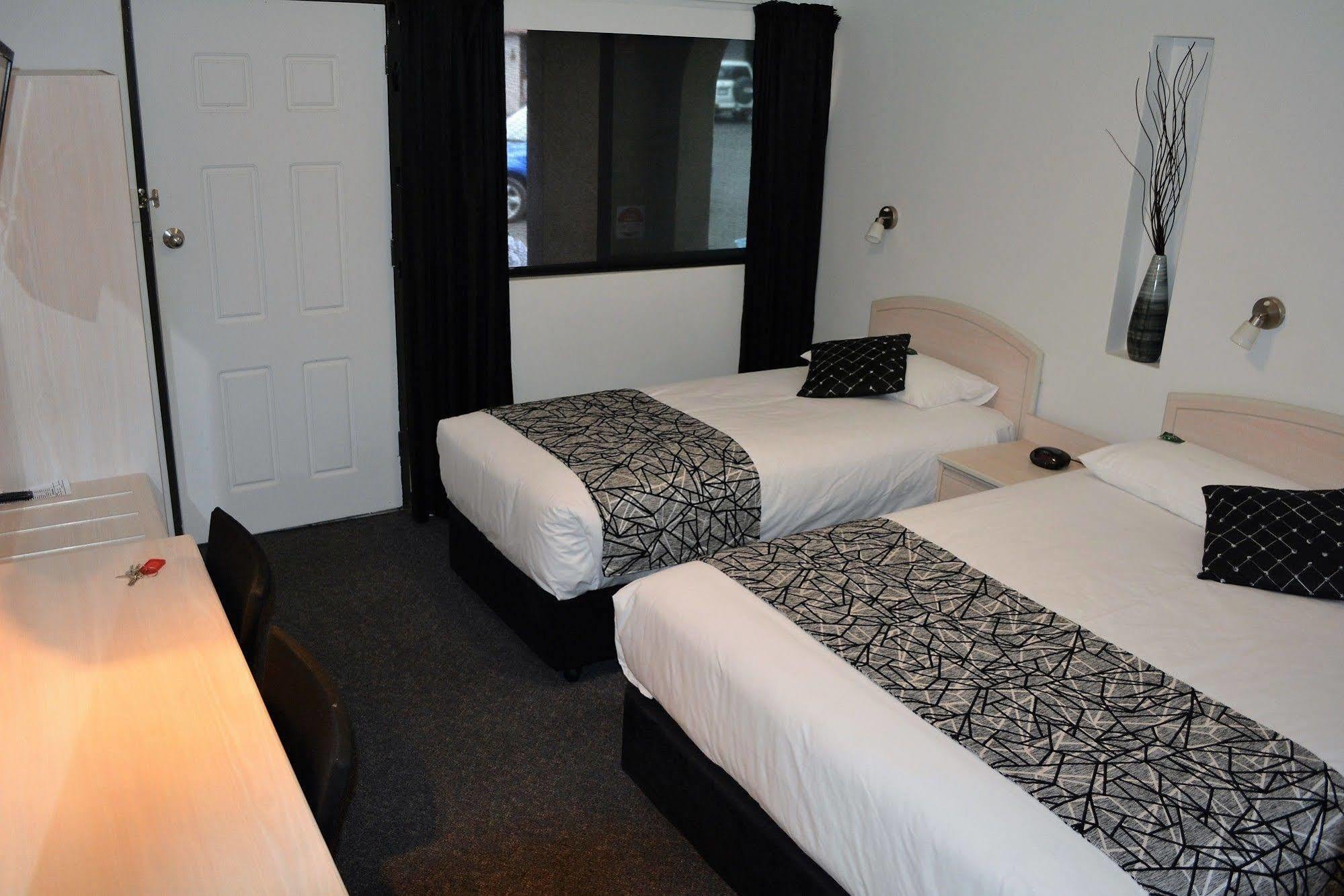 Alabaster Motor Inn Тарий Екстериор снимка