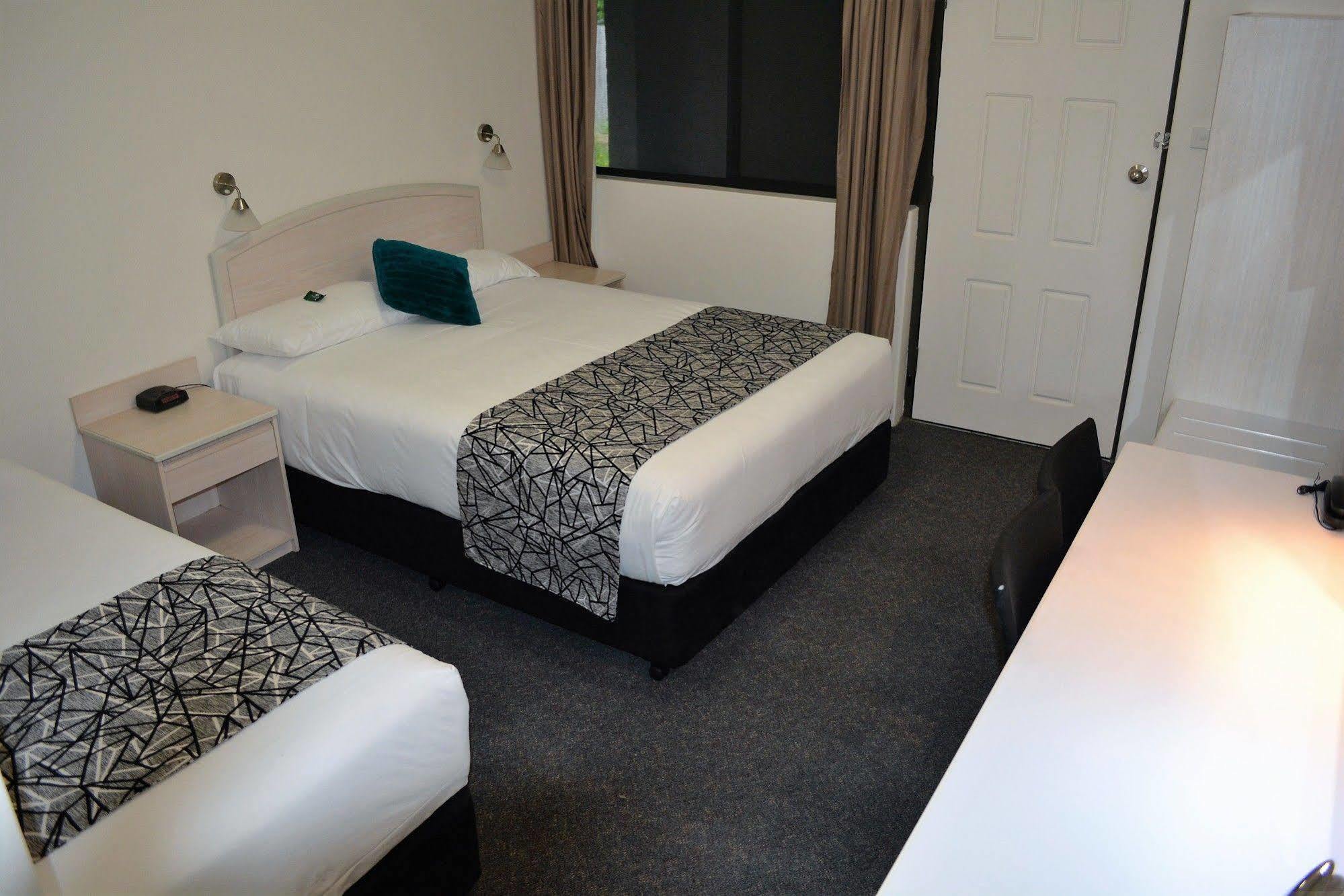 Alabaster Motor Inn Тарий Екстериор снимка